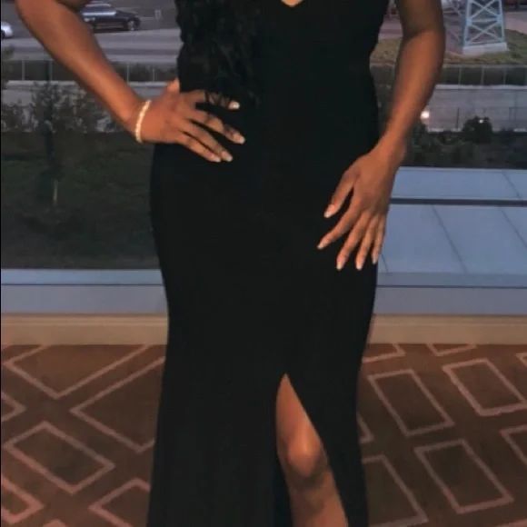 Xscape Black Illusion-Inset Mermaid Gown - Picture 2 of 10